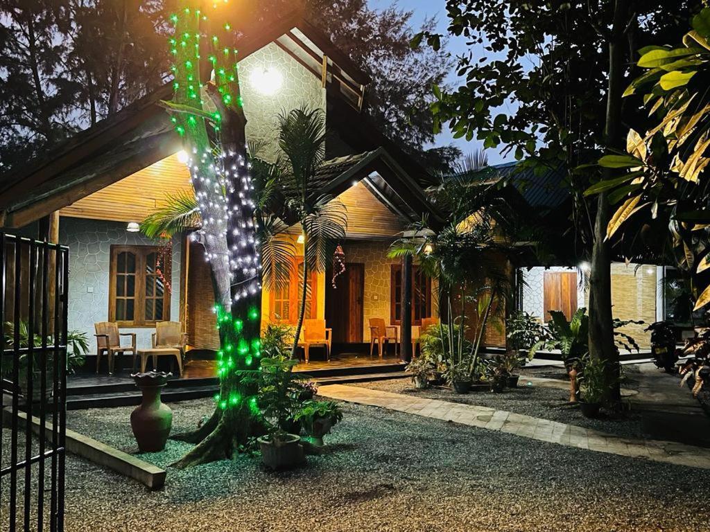 New Roy Guest House カルクダ エクステリア 写真